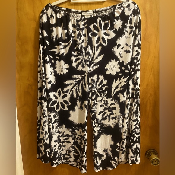 Bleeker and McDougal Pants - Floral Black and White Crop Culottes